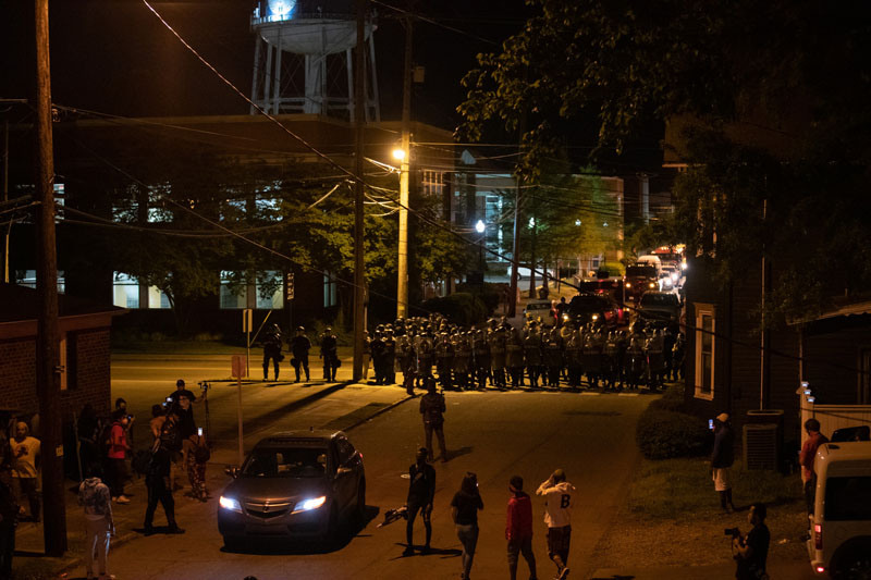 HM - Adam Gray – SWNS – Dante Wright protestors slash with police HM - Adam Gray – SWNS – Dante Wright protestors slash with police