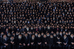 Thousands of Chabad-Lubavitch rabbis pose for a “class picture” outside of Chabad World Headquarters, Brooklyn, New York, United States. 20 November 2022. 6,500 rabbis and guests, from more than 100 countries are in New York for the International Conference of Chabad-Lubavitch Missionaries in New York.