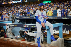 A dejected Mets outfielder Jesse Winker sits in the dugout after the Mets' loss to the Dodgers in the NLCS in Los Angeles on Oct. 20.