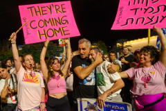 2nd Place: Alexi Rosenfeld – Independent – Fighting for the Hostages